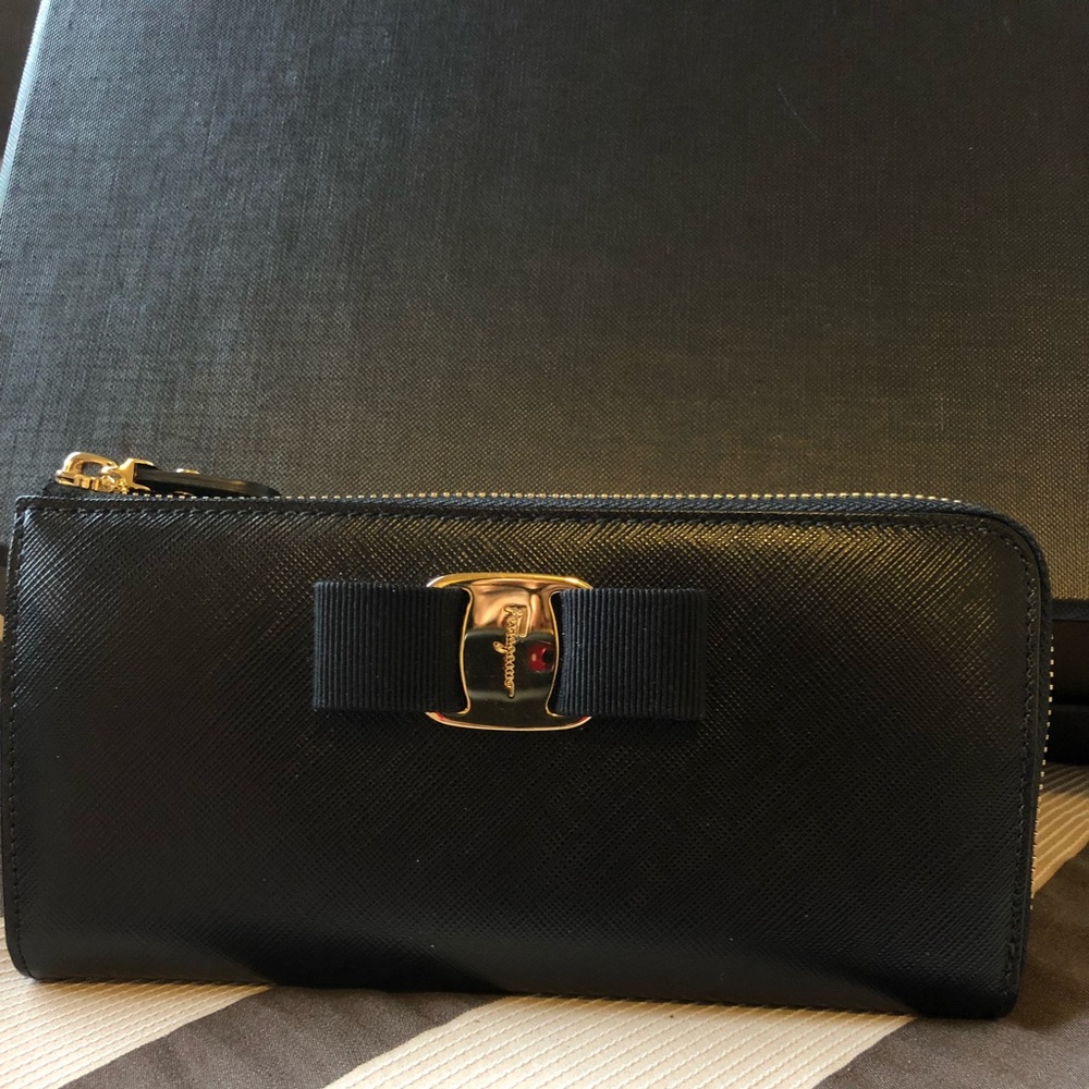 💜Sold💜Ferragamo Black Bow Wallet New